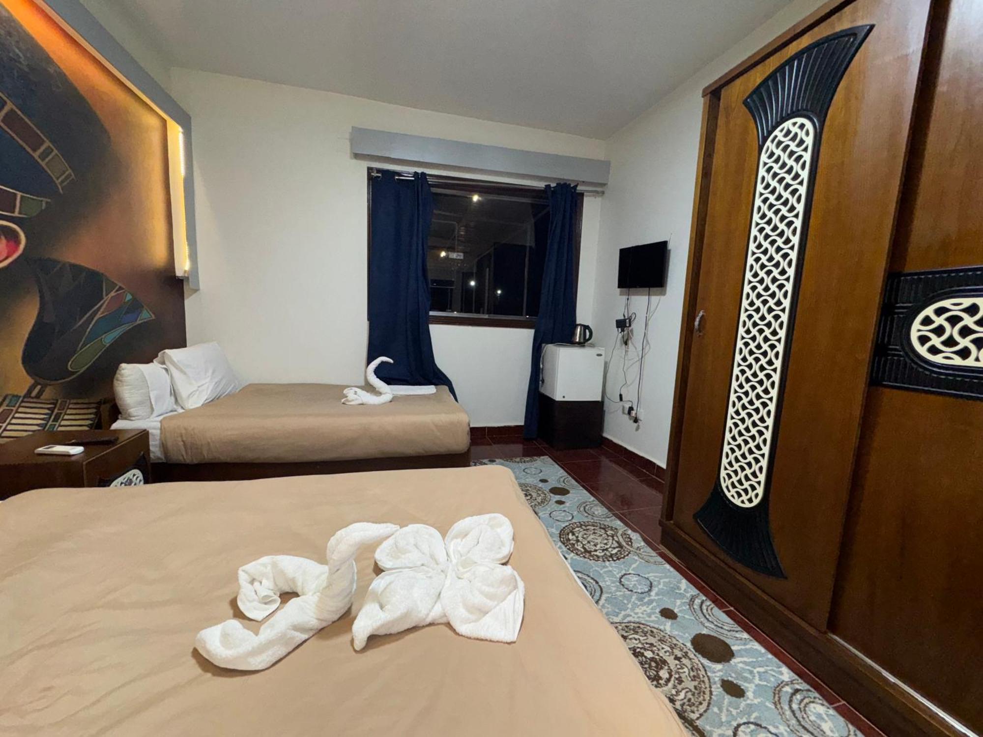 Nefertiti Pyramids View Hotel Cairo Exterior photo