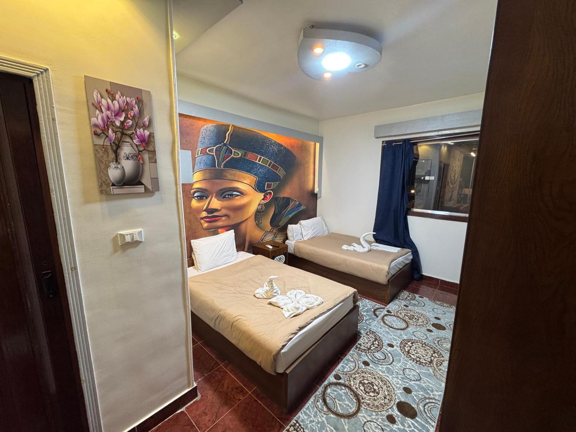 Nefertiti Pyramids View Hotel Cairo Exterior photo