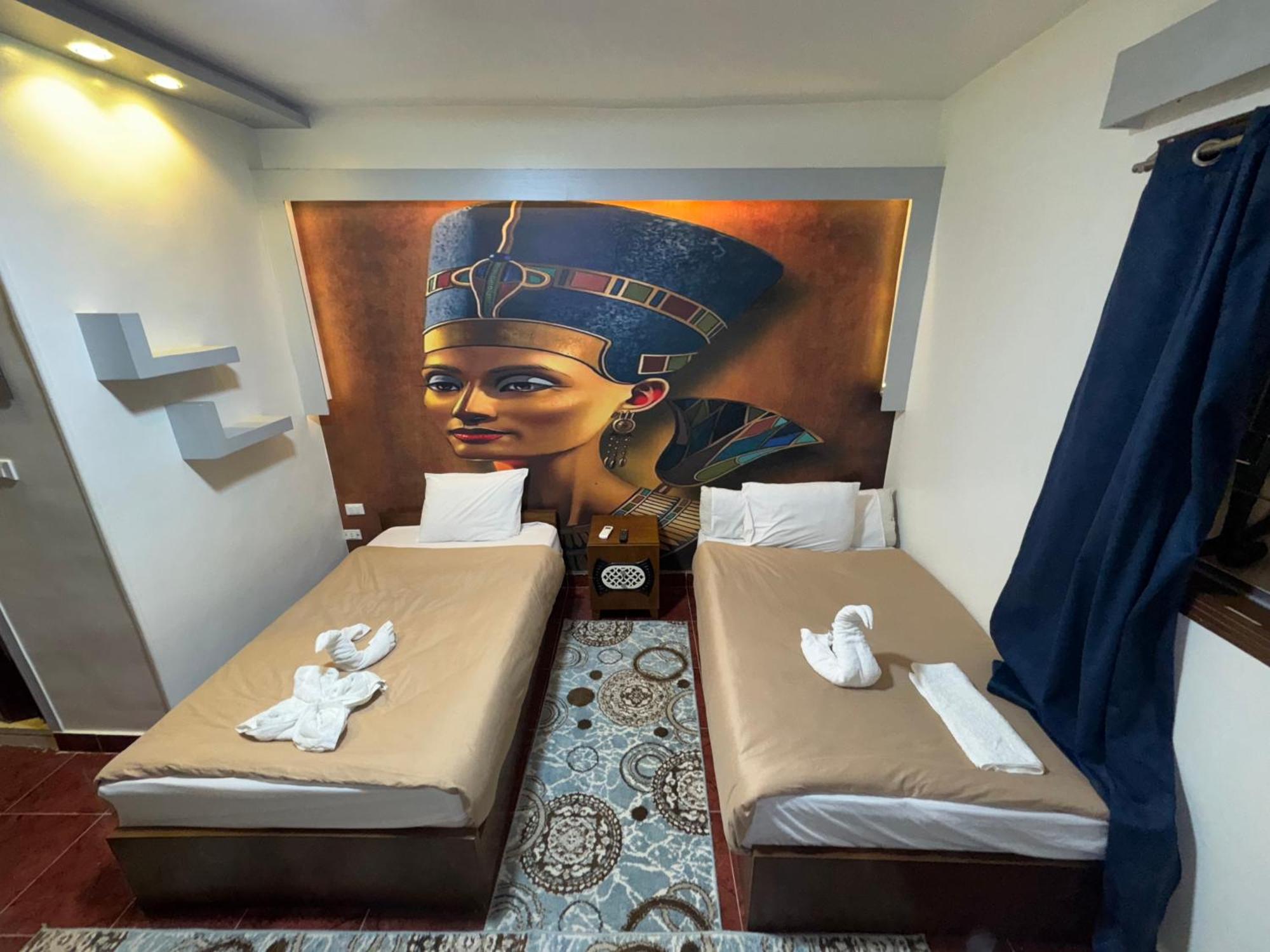 Nefertiti Pyramids View Hotel Cairo Exterior photo